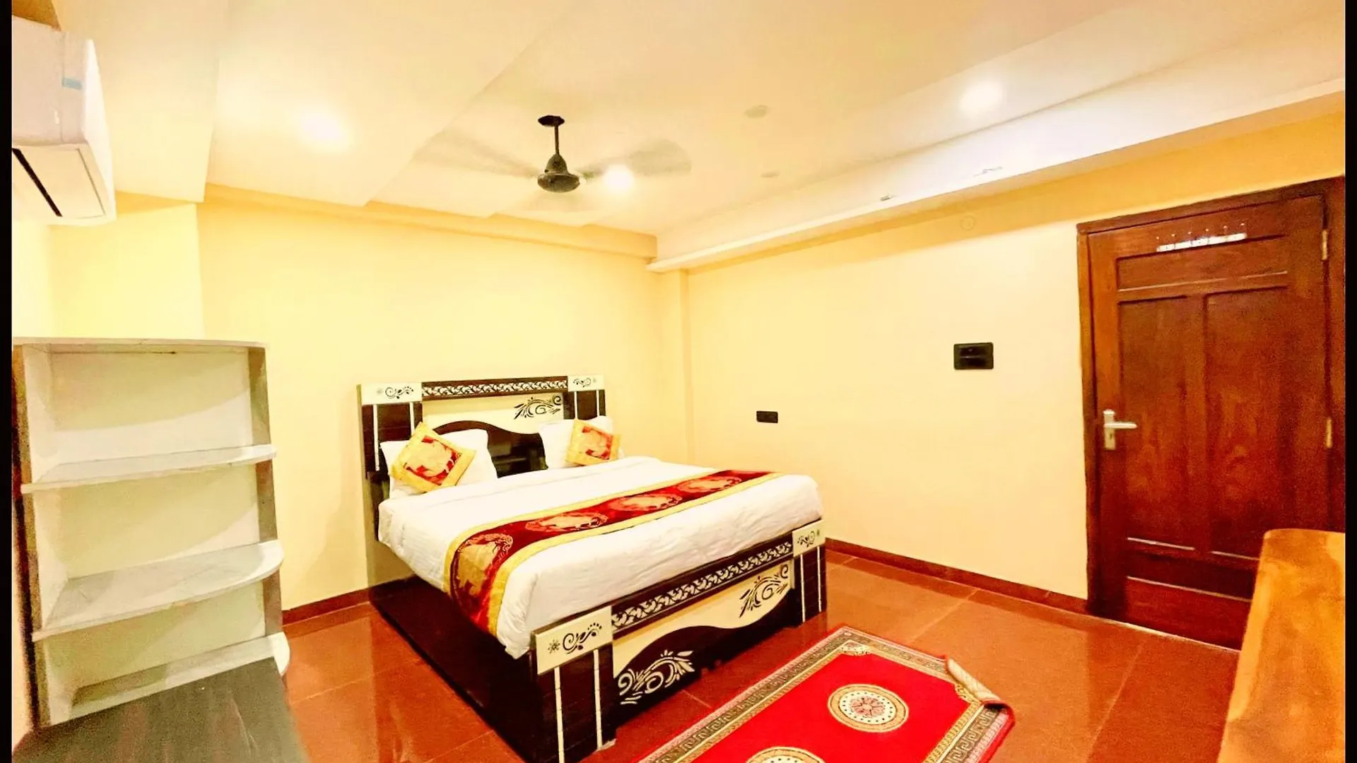 Varanasi Hotel Sivi - Residency Near Kashi Vishwanath Temple - Swimming Pool -Free Public Parking And Wifi Facilities - A Premium Hotel In Varanasi 4*,  India