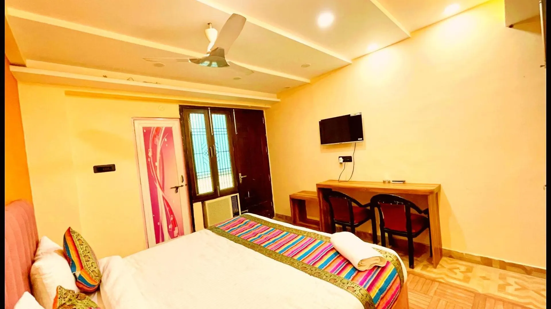 Varanasi Hotel Sivi - Residency Near Kashi Vishwanath Temple - Swimming Pool -Free Public Parking And Wifi Facilities - A Premium Hotel In Varanasi