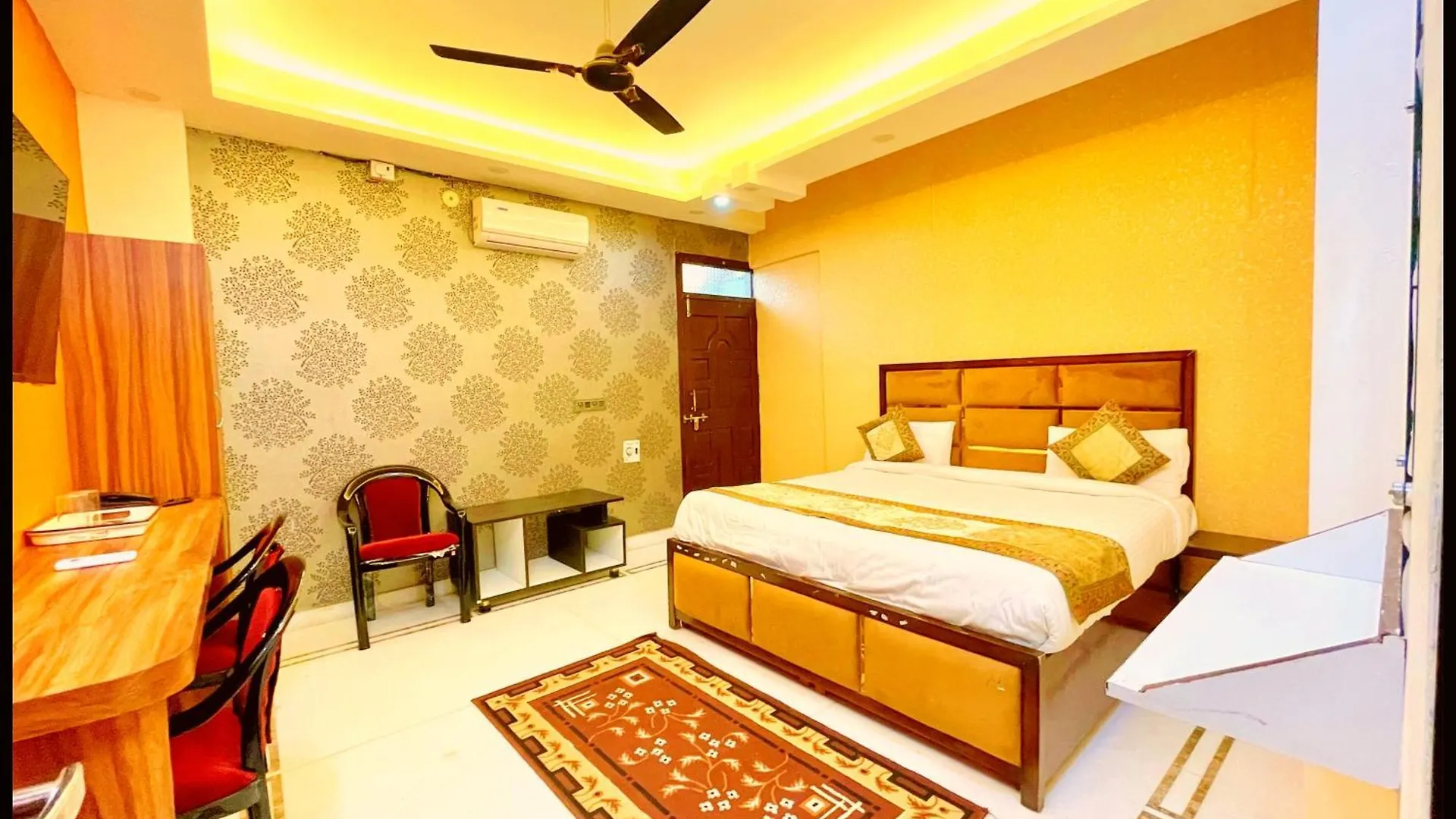 Varanasi Hotel Sivi - Residency Near Kashi Vishwanath Temple - Swimming Pool -Free Public Parking And Wifi Facilities - A Premium Hotel In Varanasi