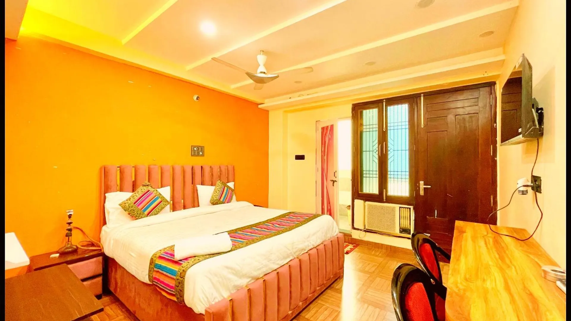 Varanasi Hotel Sivi - Residency Near Kashi Vishwanath Temple - Swimming Pool -Free Public Parking And Wifi Facilities - A Premium Hotel In Varanasi 4*,