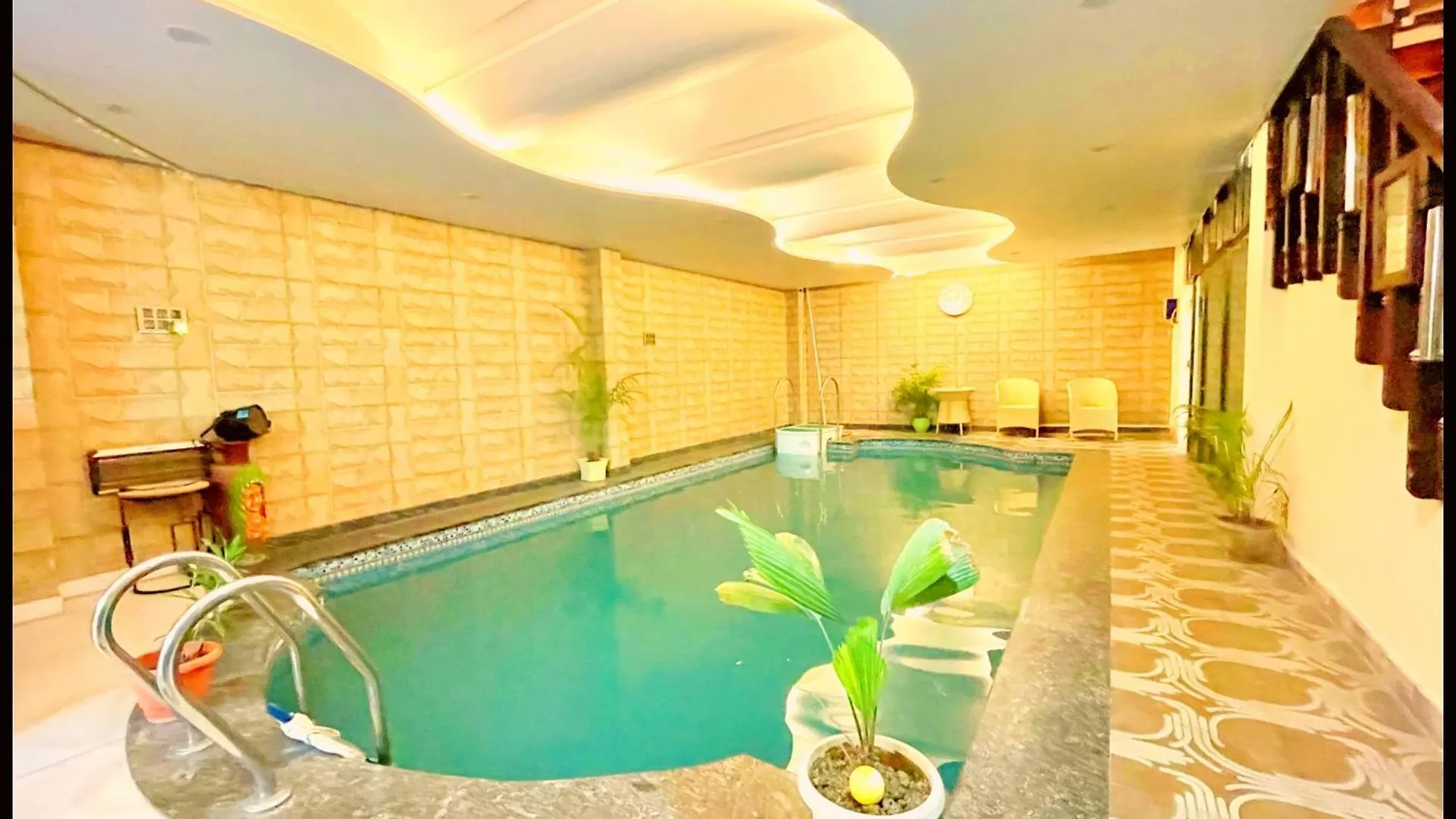 Varanasi Hotel Sivi - Residency Near Kashi Vishwanath Temple - Swimming Pool -Free Public Parking And Wifi Facilities - A Premium Hotel In Varanasi